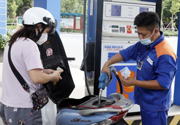 Hơn 5.617 tỷ đồng quỹ bình ổn của PLX, Petimex, Saigon Petro... có đủ để hạ nhiệt giá xăng?