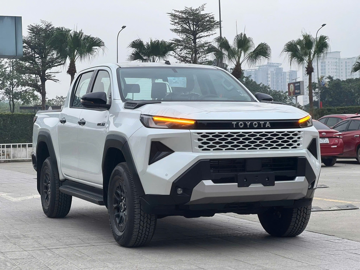 Toyota Hilux lần đầu lên đỉnh doanh số bán tải, Ford Ranger đánh mất chuỗi thống trị sau gần 1.500 ngày tại Việt Nam