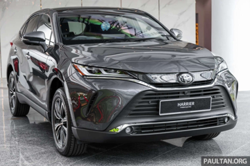 Toyota Venza lộ ảnh thực tế tại Đông Nam Á, giá quy đổi gần 2 tỷ: Có ADAS, tiện nghi xịn nhưng màn hình gây bàn cãi