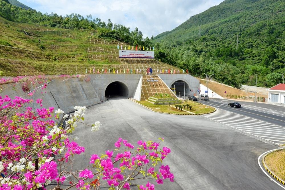 Việt Nam sẽ nâng cấp hầm đường bộ dài thứ 3 cả nước lên 4 làn xe, rút ngắn thời gian băng qua đèo hiểm trở còn 6 phút- Ảnh 1. Việt Nam sẽ nâng cấp hầm đường bộ dài thứ 3 cả nước lên 4 làn xe, rút ngắn thời gian băng qua đèo hiểm trở còn 6 phút- Ảnh 1.
