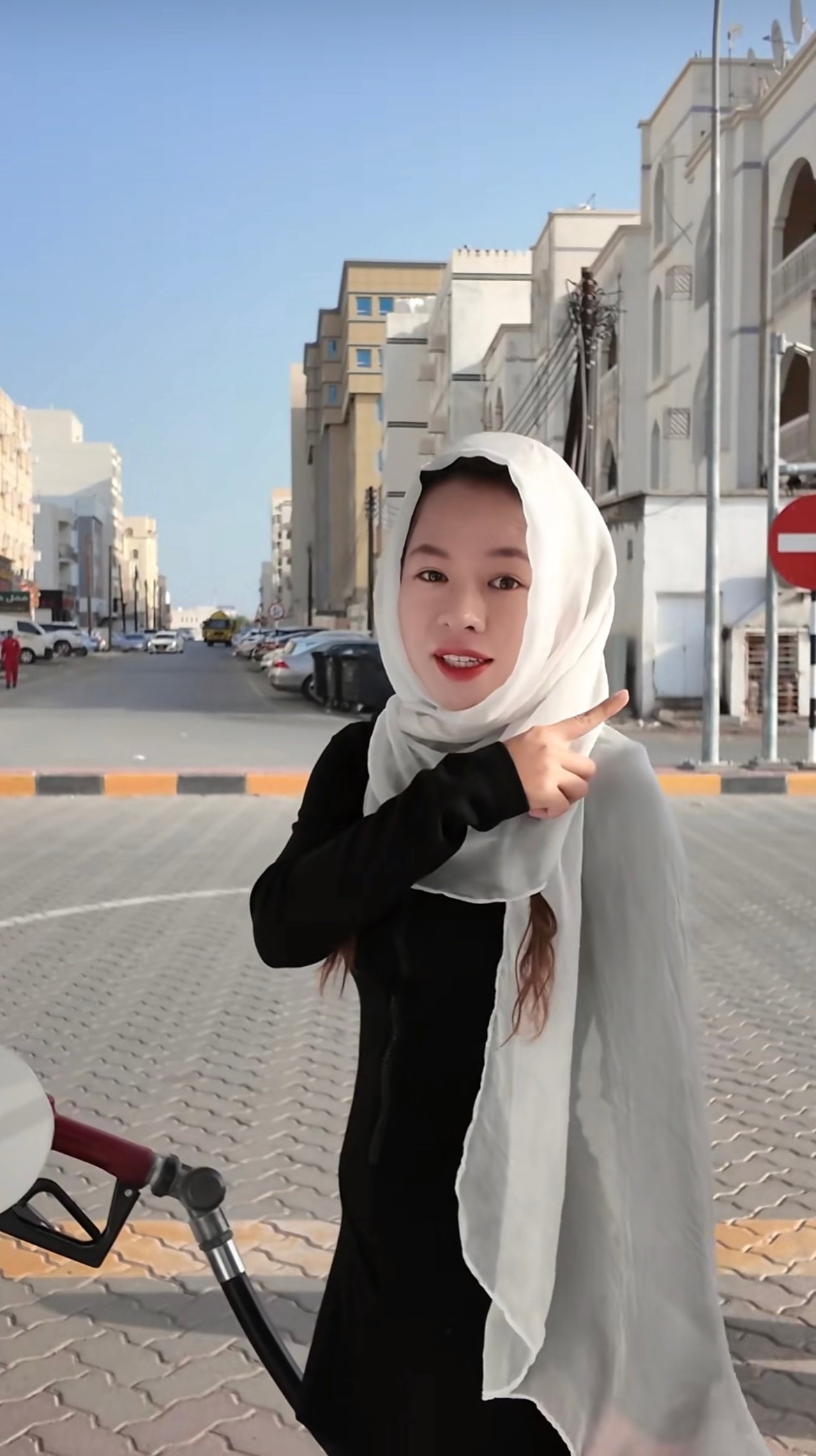 Thảo Vân chia sẻ trải nghiệm đổ xăng ở Oman. img-9294.jpg