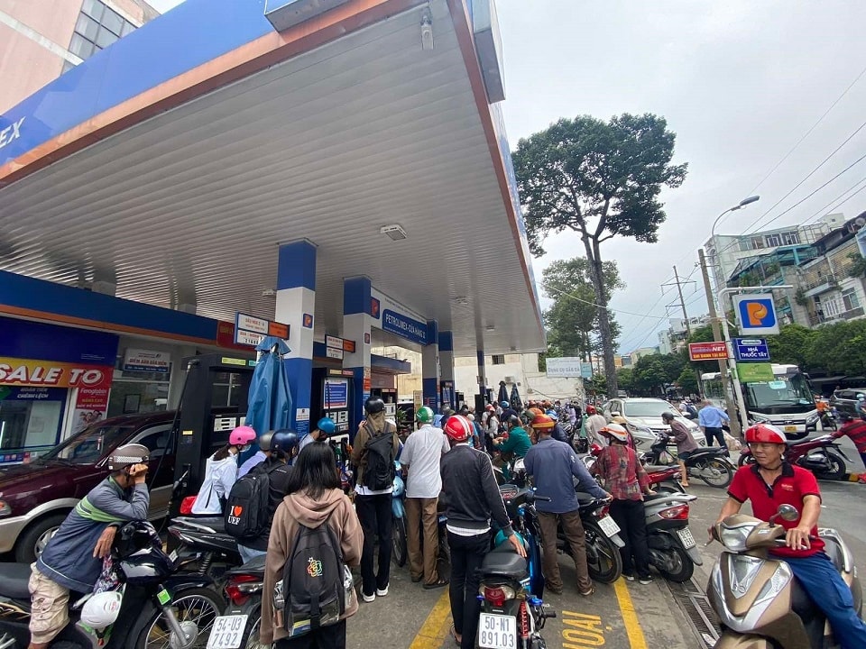 Dự thảo nghị định mới đề xuất tăng mạnh mức phạt vi phạm trong kinh doanh xăng dầu, bổ sung nhiều hành vi bị xử phạt, cao nhất lên tới 140 triệu đồng