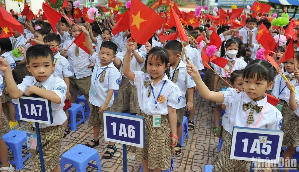 tuyensinhlop1.jpg