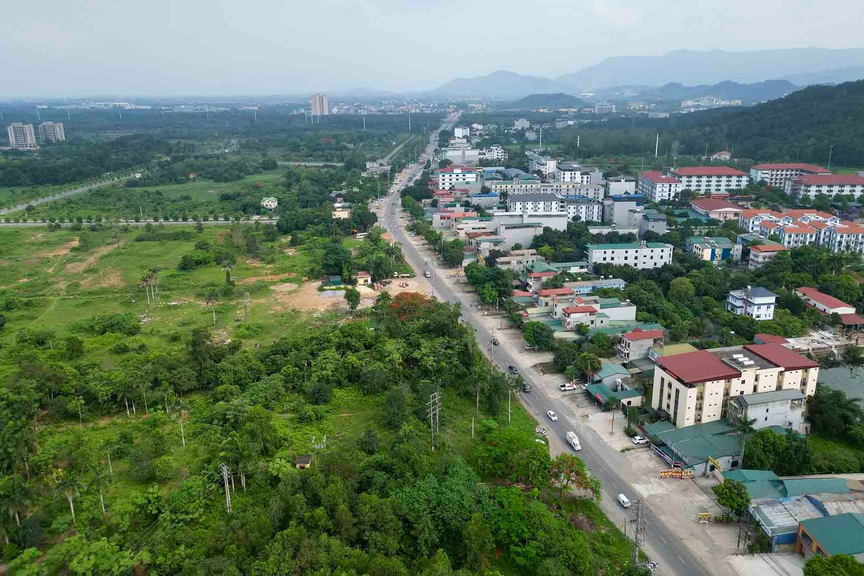 Một đoạn tuyến Quốc lộ 21 đoạn Sơn Tây - Hòa Lạc - Xuân Mai. Nguồn ảnh: Báo Lao động Một đoạn tuyến Quốc lộ 21 đoạn Sơn Tây - Hòa Lạc - Xuân Mai. Nguồn ảnh: Báo Lao động