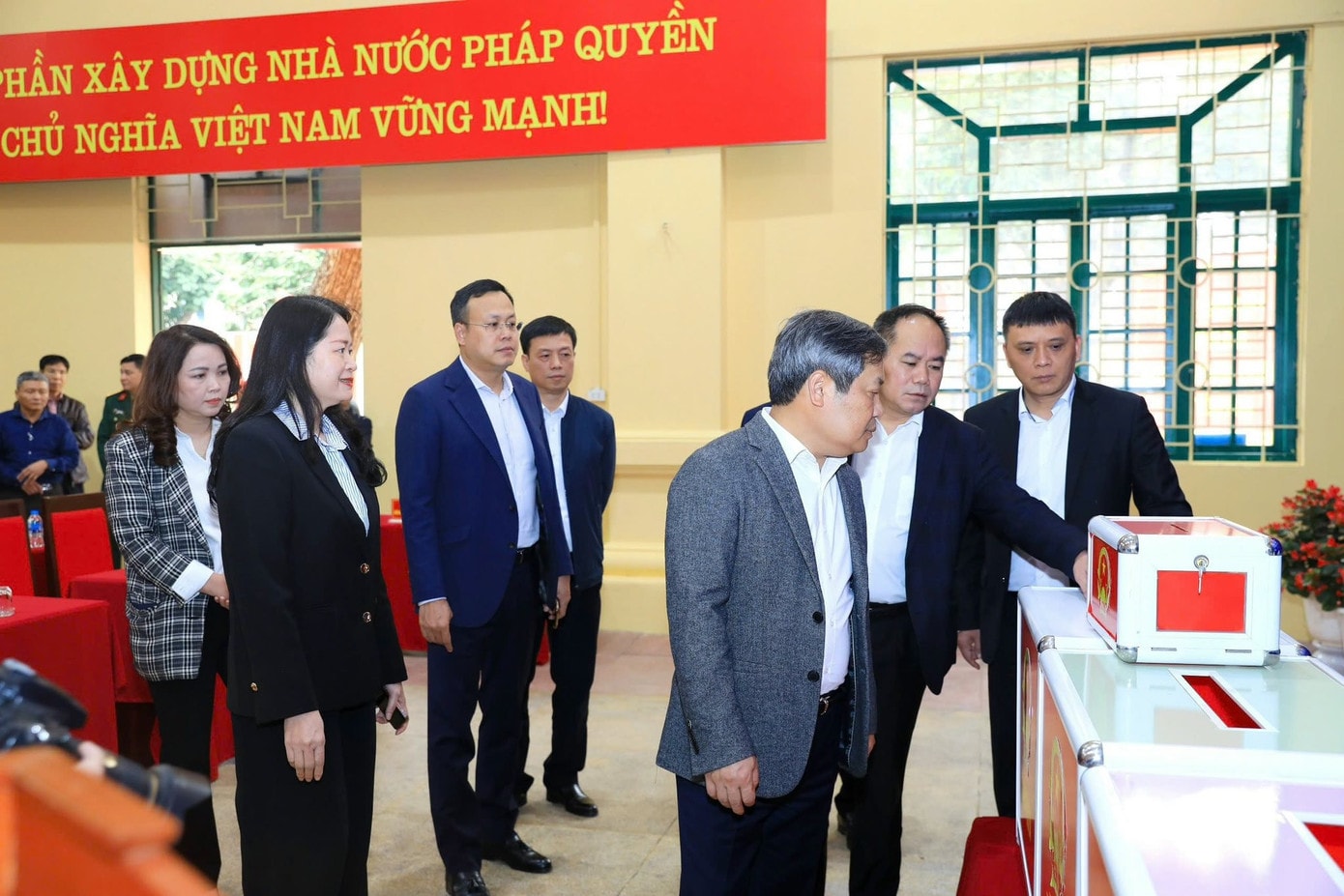 Đoàn công tác số 2 kiểm tra khu vực bỏ phiếu. 649580451-1341019984734459-966628291302249630-n.jpg