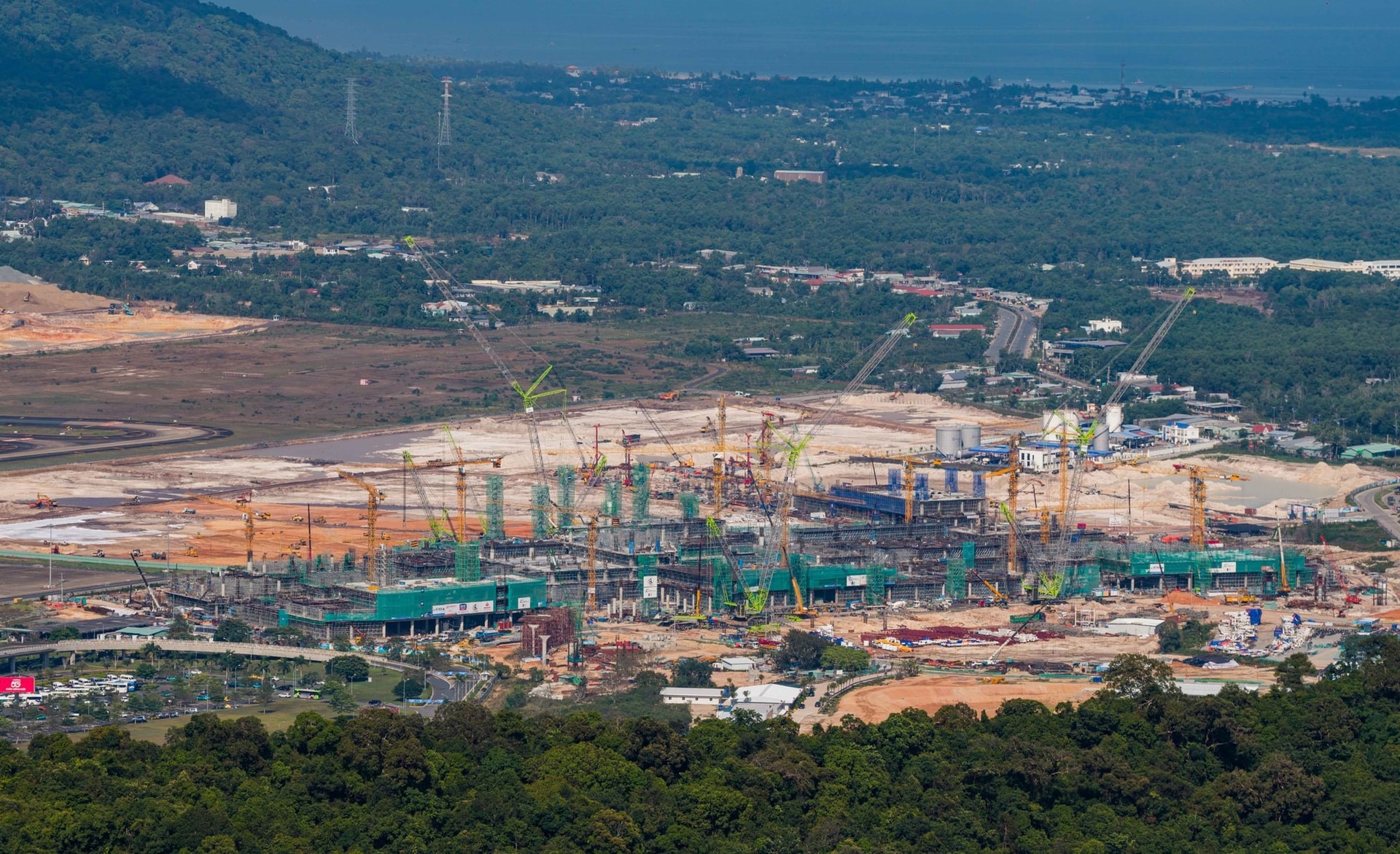 Dự án sân bay gần 22.000 tỷ phục vụ sự kiện quốc tế đặc biệt của Việt Nam đối diện khó khăn rất lớn- Ảnh 1. Dự án sân bay gần 22.000 tỷ phục vụ sự kiện quốc tế đặc biệt của Việt Nam đối diện khó khăn rất lớn- Ảnh 1.