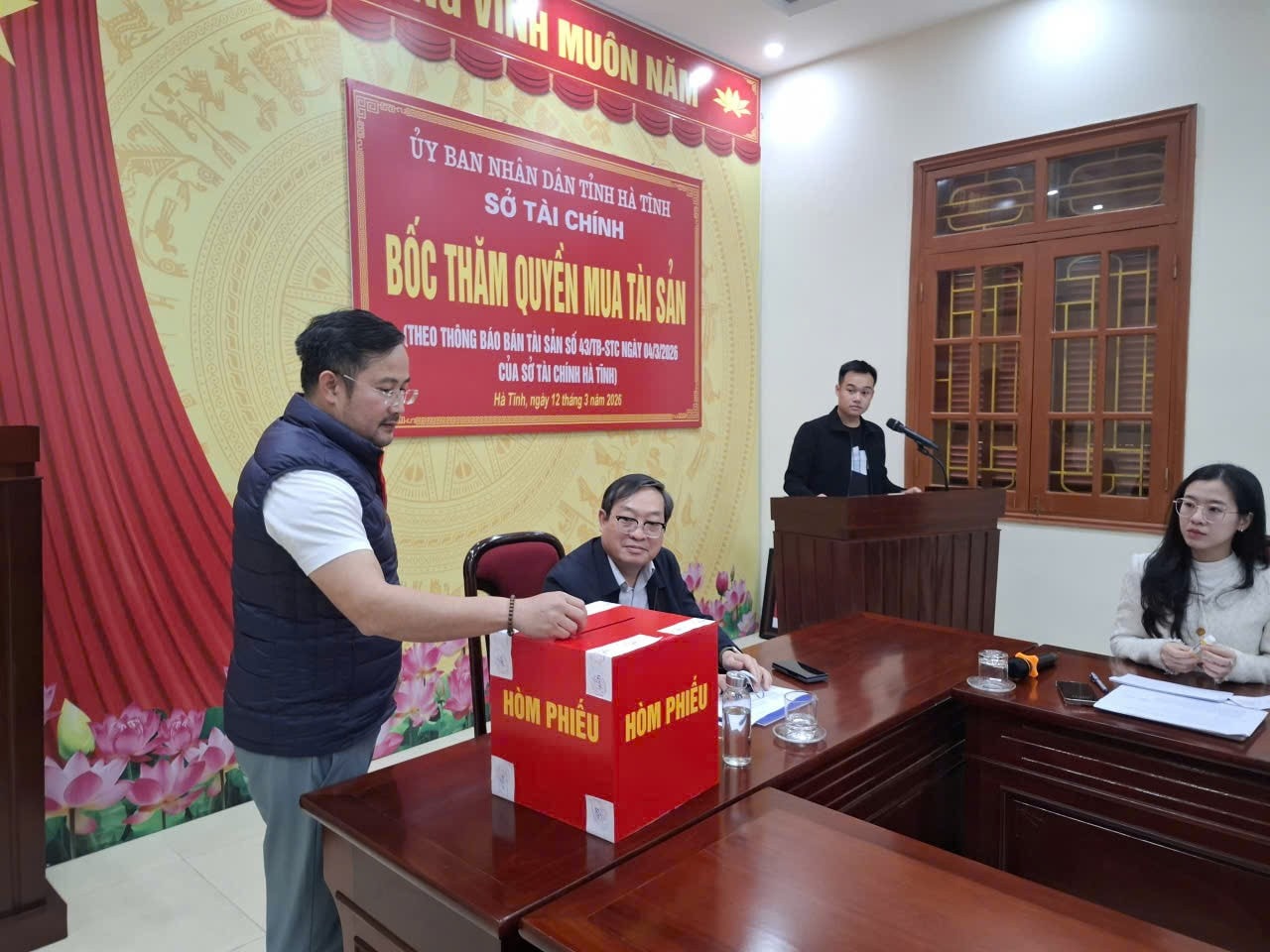 Có 6 doanh nghiệp nộp hồ sơ đăng ký tham gia bốc thăm. 346653521655450689.jpg