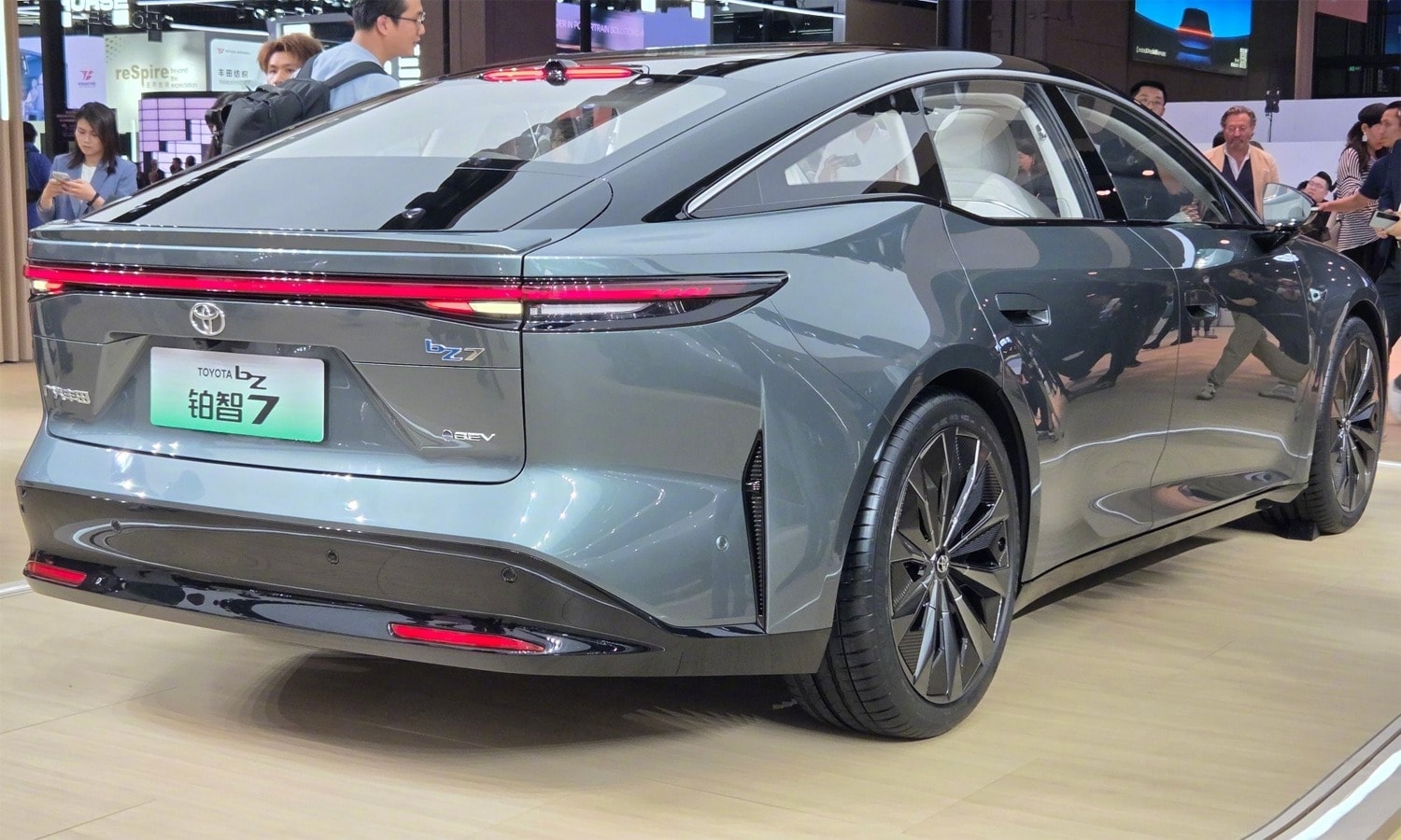 toyota-bz7-3.jpg