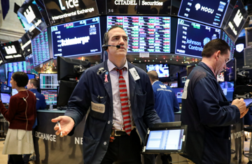 Phố Wall đỏ lửa: Dow Jones mất gần 300 điểm, giá dầu tăng mạnh vì căng thẳng Trung Đông