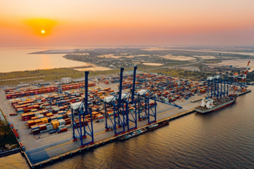 Thành phố diện tích nhỏ nhất Việt Nam sở hữu cả sân bay quốc tế, cảng biển loại đặc biệt sẽ trở thành 'siêu đô thị biển'