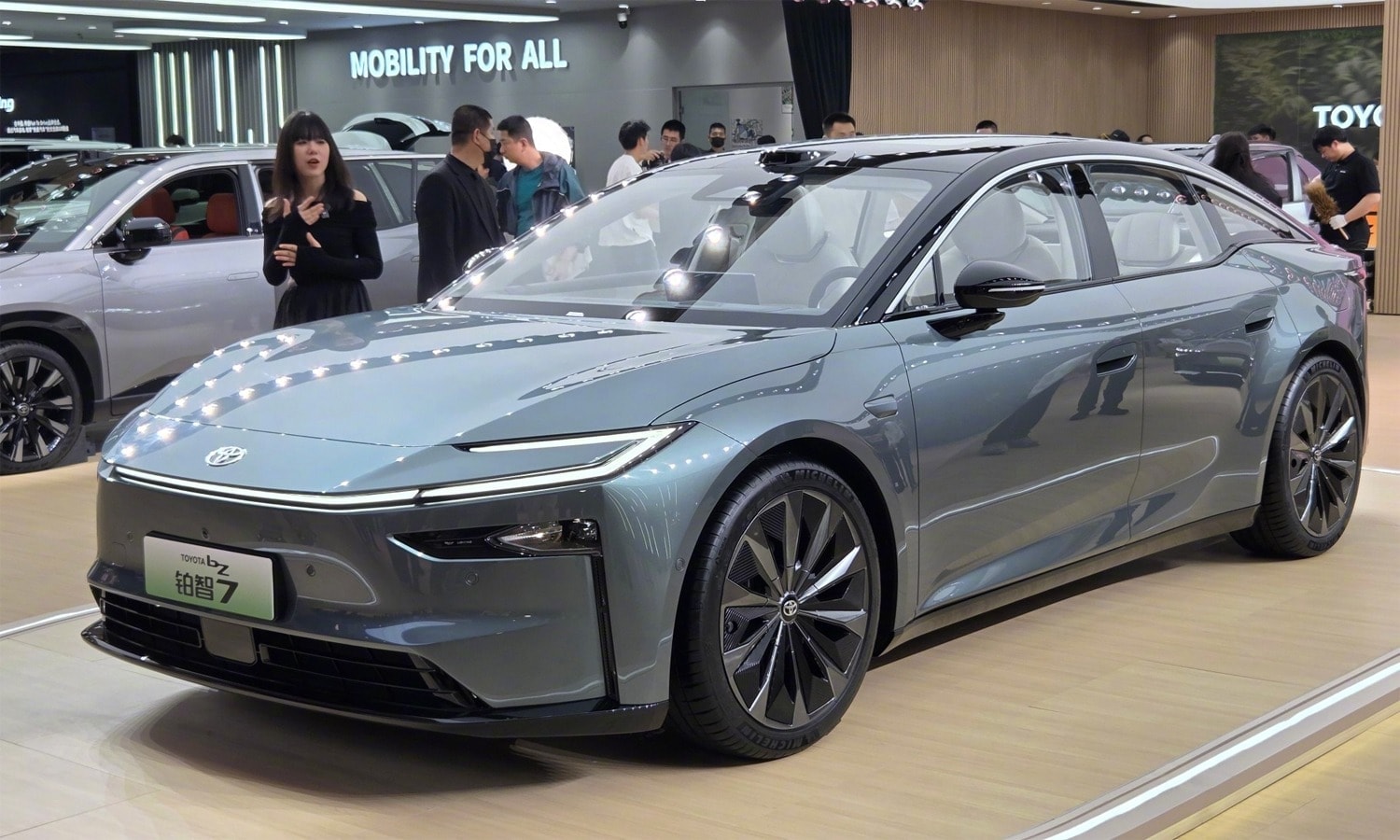toyota-bz7-4.jpg