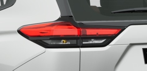 toyota-innova-cross-2.0g-02.jpg