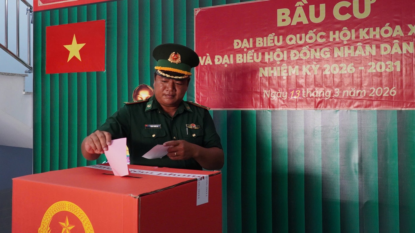 “Dù ở đất liền hay ngoài biển xa, mỗi lá phiếu đều góp phần lựa chọn những đại biểu xứng đáng, đại diện cho ý chí của nhân dân”, ông Sử nhấn mạnh. 626362b65d22d37c8a33.jpg