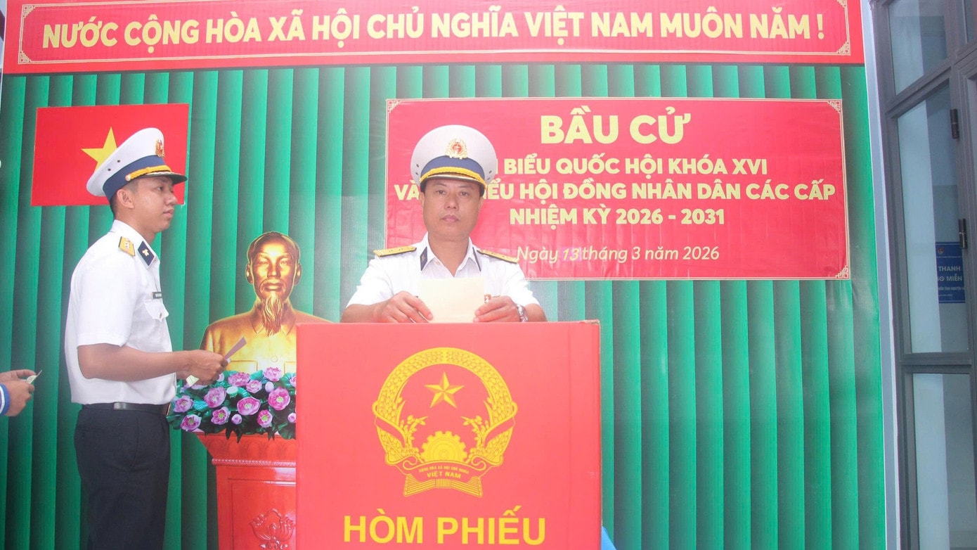 Theo ông Đỗ Văn Sử - Chủ tịch UBND xã Sông Đốc, việc tạo điều kiện tối đa cho cử tri nơi đảo xa là quyết tâm của chính quyền địa phương trong việc bảo đảm quyền bầu cử của mỗi công dân. c37f66ef5a7bd4258d6a.jpg
