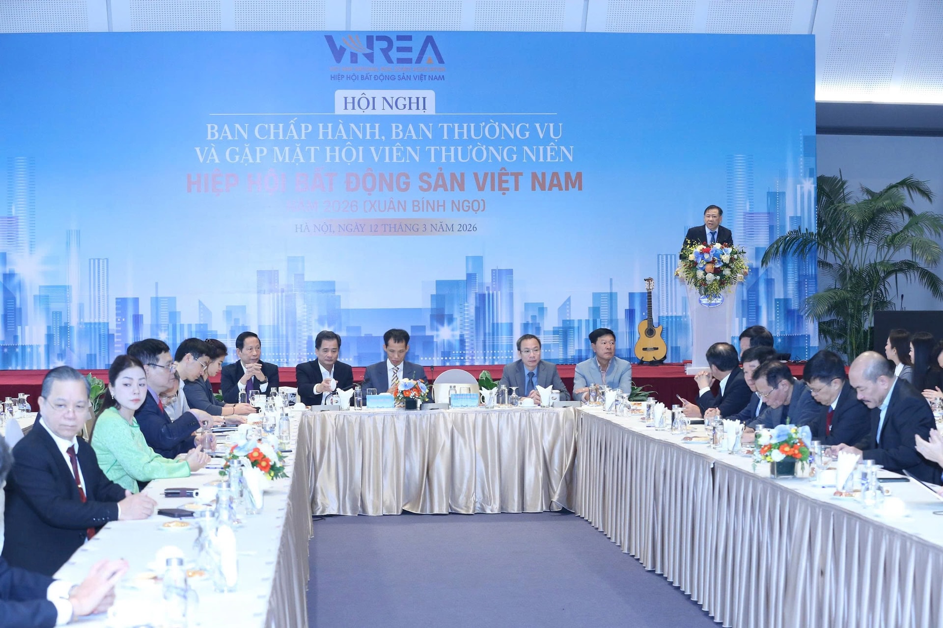 Bất động sản bắt đầu 'ngấm đòn' từ cơn sóng giá xăng dầu và thép- Ảnh 1. Bất động sản bắt đầu 'ngấm đòn' từ cơn sóng giá xăng dầu và thép- Ảnh 1.