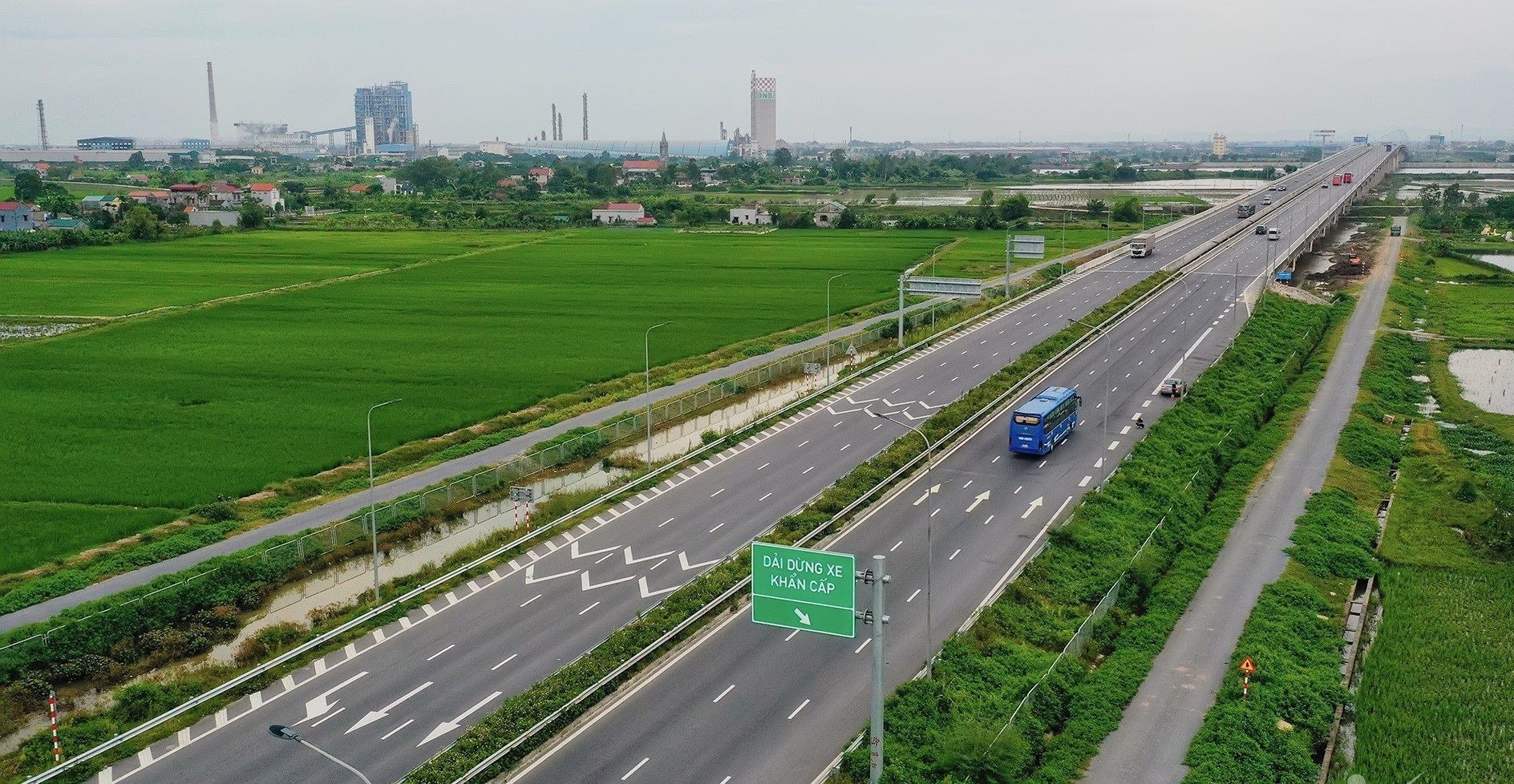 Cao tốc cửa ngõ phía Nam Thủ đô thường xuyên ùn tắc nghiêm trọng sắp được ‘lên đời’, tăng thêm 2 làn xe- Ảnh 1. Cao tốc cửa ngõ phía Nam Thủ đô thường xuyên ùn tắc nghiêm trọng sắp được ‘lên đời’, tăng thêm 2 làn xe- Ảnh 1.