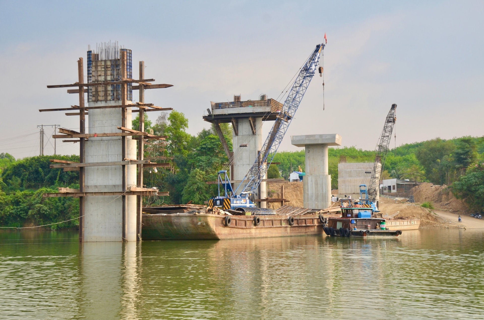 Chỉ 1 tháng nữa, hợp long cầu dài 250m thuộc nhà máy thủy điện lớn nhất miền Nam- Ảnh 2. Chỉ 1 tháng nữa, hợp long cầu dài 250m thuộc nhà máy thủy điện lớn nhất miền Nam- Ảnh 2.