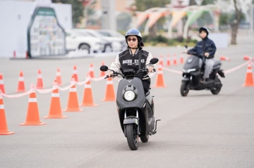 Chỉ từ 12 triệu đồng: Loạt xe máy điện không cần bằng lái hâm nóng thị trường Việt