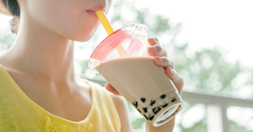 Uống trà sữa gần trường sau giờ học, 13 học sinh bất ngờ đau bụng, nôn mửa phải nhập viện