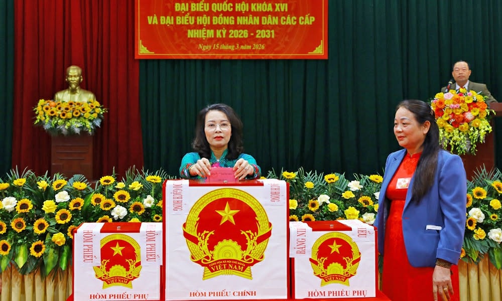 Đồng chí Nguyễn Thị Hương, Phó Bí thư Thường trực Tỉnh ủy, Phó trưởng Ban Chỉ đạo bầu cử tỉnh Bắc Ninh dự lễ khai mạc bầu cử tại phường Việt Yên. att05klzssik4ia-3ovnflblusibdxn2ft00iadaoadipi.jpg