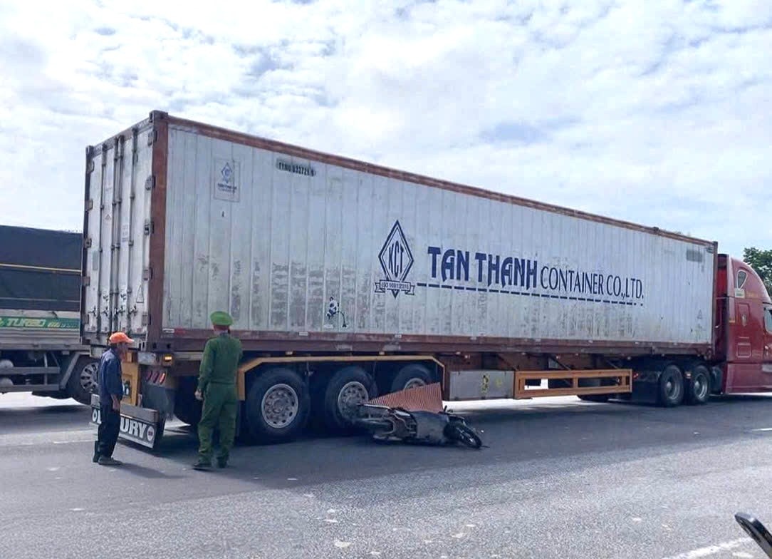 Hiện trường vụ tai nạn giao thông nghiêm trọng làm một người tử vong. hien-truong-tngt.jpg