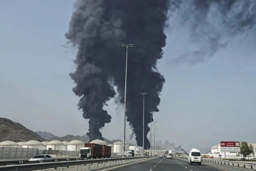 ‘Lối thoát’ duy nhất né eo biển Hormuz bất ngờ bốc cháy, UAE khẩn cấp phong tỏa cảng dầu