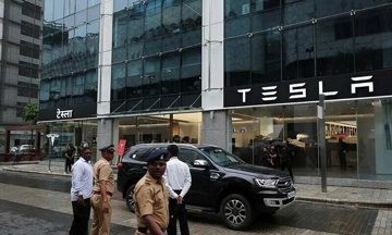 Tăng tốc tham vọng xe tự lái , Elon Musk tuyên bố dự án 'siêu nhà máy' chip AI của Tesla sẽ khởi động trong 7 ngày tới