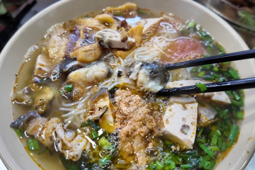 Tô bún riêu 80.000 đồng được TikToker chia sẻ ở chợ Đồng Xuân gây tranh cãi, chủ quán chính thức lên tiếng