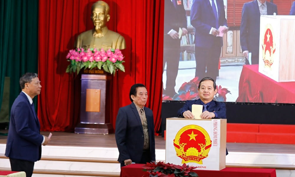Đồng chí Phạm Hoàng Sơn, Phó Bí thư Tỉnh ủy, Chủ tịch UBND tỉnh Bắc Ninh, dự khai mạc bầu cử tại tổ bầu cử số 13. attelynlrdlpbddo-pjuhsfbwclurn25yzhj6lo6niof-o.jpg