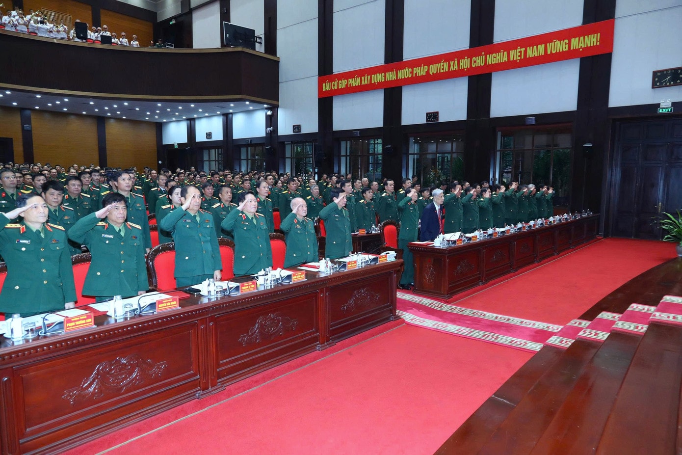 Lãnh đạo Bộ Quốc phòng cùng các cử tri dự khai mạc bầu cử tại khu vực bỏ phiếu số 14, phường Ba Đình, TP. Hà Nội. bqp-1.jpg