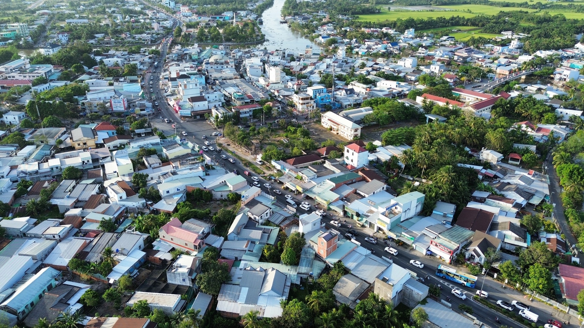 Toàn tuyến Quốc lộ 53. Nguồn ảnh: Báo Thanh Niên Toàn tuyến Quốc lộ 53. Nguồn ảnh: Báo Thanh Niên