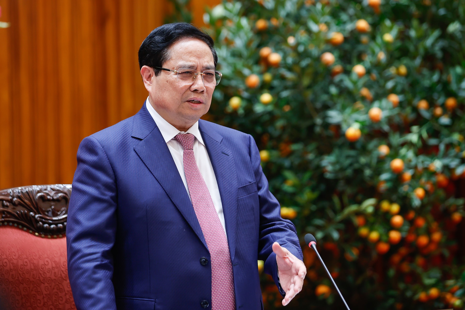 Thủ tướng: Dứt khoát không để thiếu xăng dầu trong mọi trường hợp; xem xét bố trí ngân sách để hỗ trợ bình ổn giá- Ảnh 3.