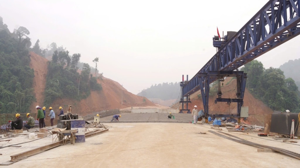 Huy động trên 200 nhân sự quân đội hỗ trợ dự án giao thông thách thức bậc nhất cả nước do liên danh Đèo Cả thi công- Ảnh 2. Huy động trên 200 nhân sự quân đội hỗ trợ dự án giao thông thách thức bậc nhất cả nước do liên danh Đèo Cả thi công- Ảnh 2.