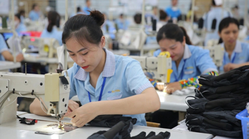 Một công ty ở Nghệ An chi hơn 1,1 tỷ đồng hỗ trợ tiền xăng cho hơn 2.200 công nhân giữa lúc giá nhiên liệu tăng