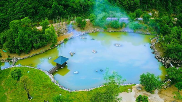 Việt Nam có dòng suối nóng tới 105 độ C, người dân mang trứng luộc ngay tại chỗ