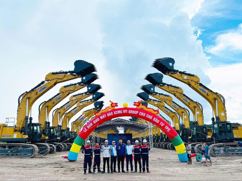 Lễ bàn giao thiết bị từ Tập đoàn 911