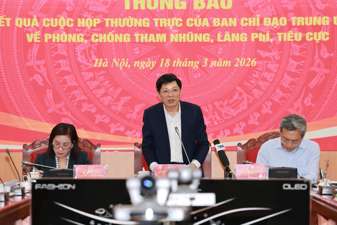 Phó trưởng Ban Nội chính Trung ương Đặng Văn Dũng thông tin tại hội nghị. Ảnh: TTXVN. tienphong-183dvd.jpg