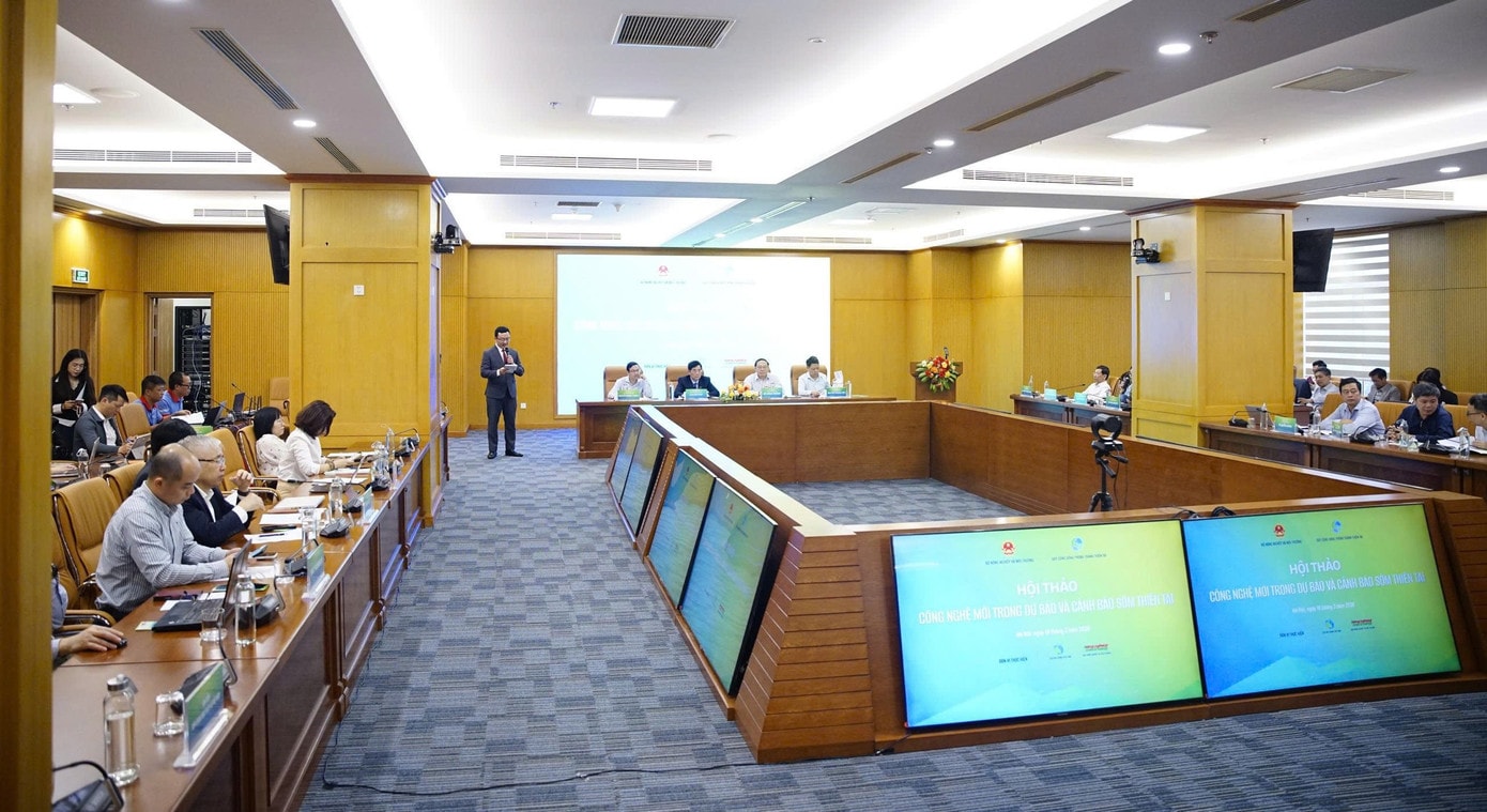 Toàn cảnh Hội thảo “Công nghệ mới trong dự báo và cảnh báo sớm thiên tai”. z7631748119044-5ddc9df51766b1fbb9671b51f6919275.jpg