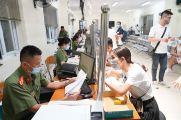 Tạm hoãn xuất cảnh 16 chủ hộ kinh doanh có tên sau