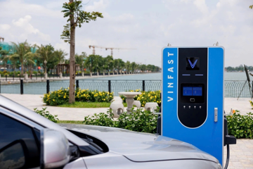 V-Green chi 10.000 tỷ giải bài toán năng lượng sạch: Ôtô điện chạy xuyên Việt chỉ cần 15 phút nạp đầy pin bằng điện gió, điện mặt trời