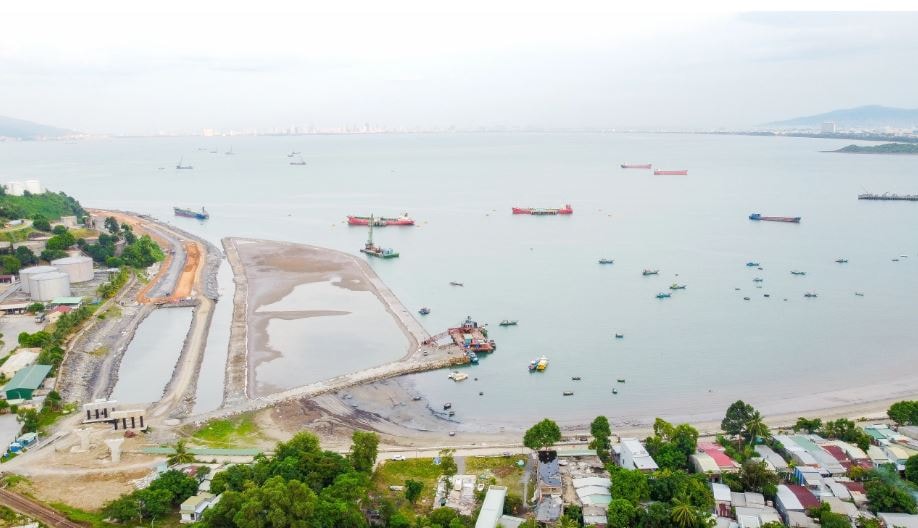 Dự án cảng biển hơn 45.000 tỷ lớn nhất miền Trung 'chốt chủ': Bản đồ BĐS Đà Nẵng dịch chuyển- Ảnh 4. Dự án cảng biển hơn 45.000 tỷ lớn nhất miền Trung 'chốt chủ': Bản đồ BĐS Đà Nẵng dịch chuyển- Ảnh 4.