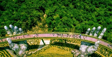 Cây cầu nằm ở ngọn núi cao 1.000m, không bắc qua sông của Việt Nam được báo Anh vinh danh