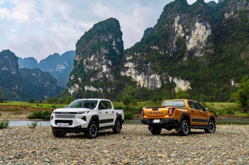 Gần 4.000 xe rời đại lý trong một tháng, Hilux trở thành 'át chủ bài' của Toyota Việt Nam