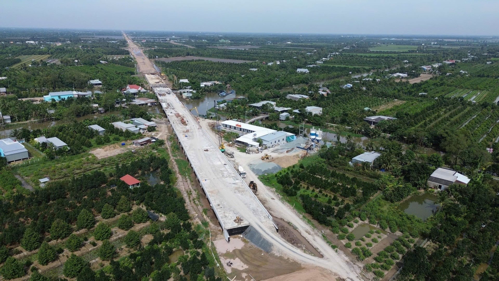 Công trường thi công tuyến cao tốc Cao Lãnh - An Hữu. Nguồn ảnh: VOV