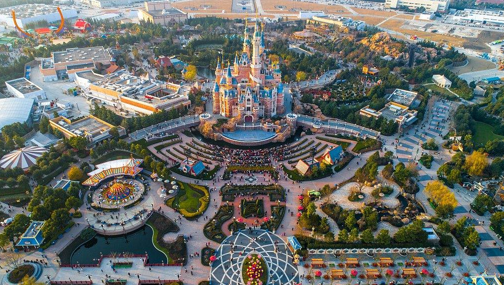 Ông Trịnh Văn Quyết bày tỏ mong muốn xây dựng mô hình lấy cảm hứng từ Disneyland tại những tổ hợp du lịch tầm cỡ của <a style='text-decoration: none;' href='/FLC'>FLC</a>- Ảnh 2. Ông Trịnh Văn Quyết bày tỏ mong muốn xây dựng mô hình lấy cảm hứng từ Disneyland tại những tổ hợp du lịch tầm cỡ của <a style='text-decoration: none;' href='/FLC'>FLC</a>- Ảnh 2.