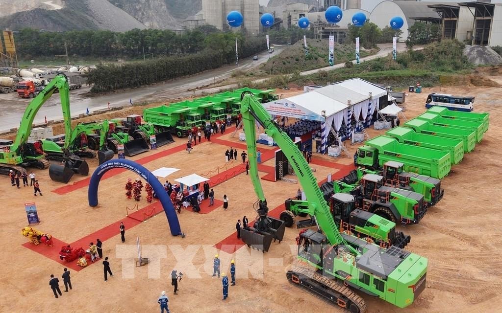 163111-xuan-thien-group-va-liugong-hop-tac-hien-thuc-hoa-doi-xe-may-cong-trinh-thuan-dien-dau-tien-tai-viet-nam.jpg
