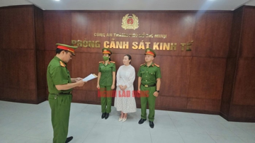 Khởi tố, bắt vợ doanh nhân của cố diễn viên Quý Bình
