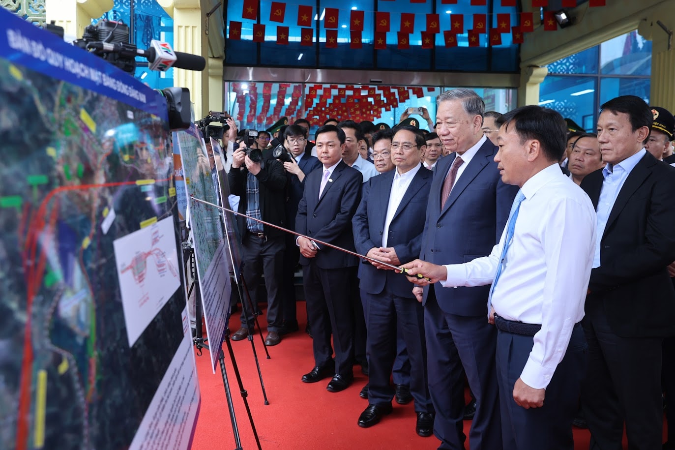Tổng Bí thư Tô Lâm: Đường sắt kết nối Việt Nam - Trung Quốc phải là một đột phá chiến lược trong hợp tác kinh tế song phương- Ảnh 3. Tổng Bí thư Tô Lâm: Đường sắt kết nối Việt Nam - Trung Quốc phải là một đột phá chiến lược trong hợp tác kinh tế song phương- Ảnh 3.