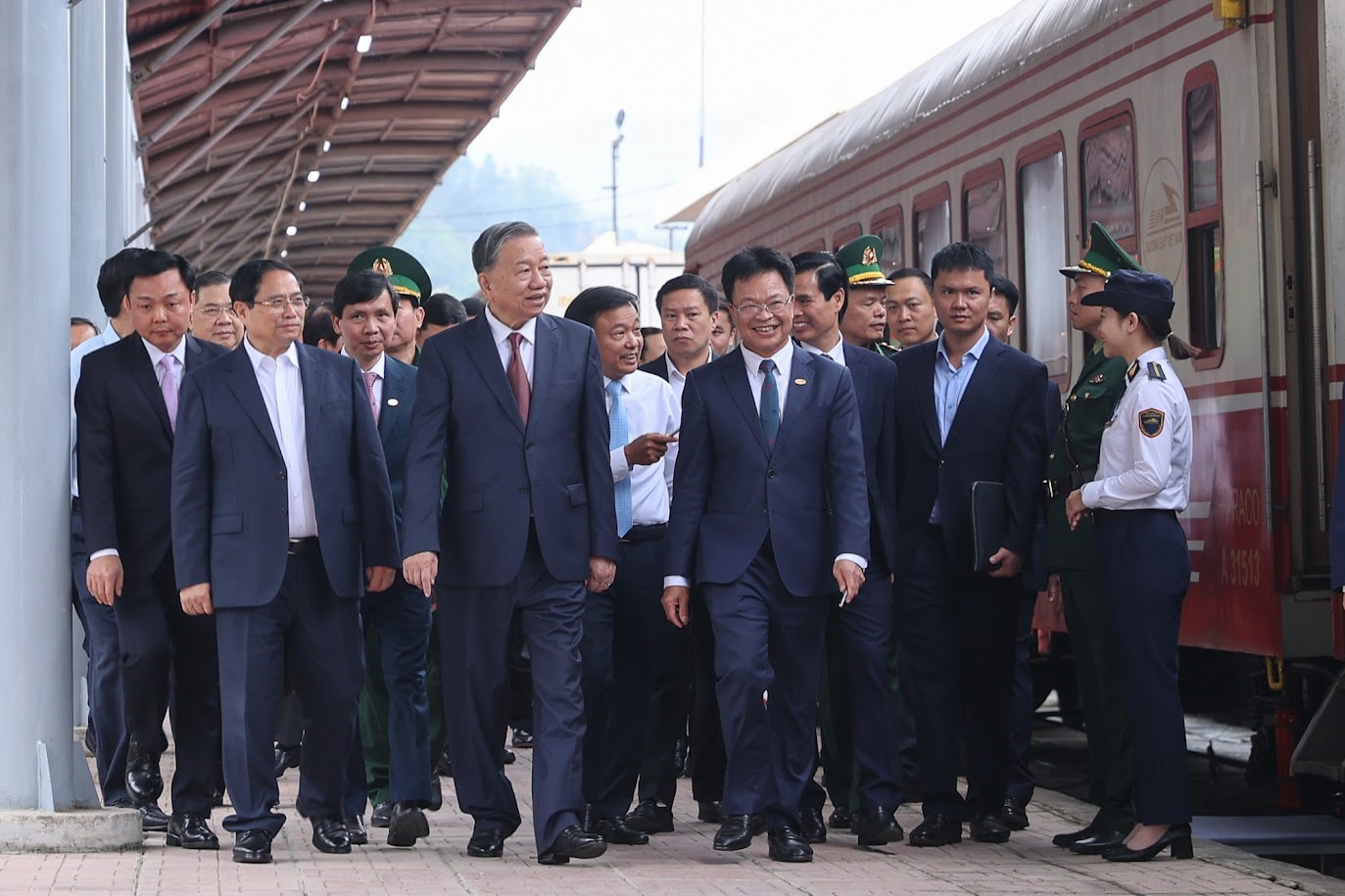 Tổng Bí thư Tô Lâm: Đường sắt kết nối Việt Nam - Trung Quốc phải là một đột phá chiến lược trong hợp tác kinh tế song phương- Ảnh 4. Tổng Bí thư Tô Lâm: Đường sắt kết nối Việt Nam - Trung Quốc phải là một đột phá chiến lược trong hợp tác kinh tế song phương- Ảnh 4.