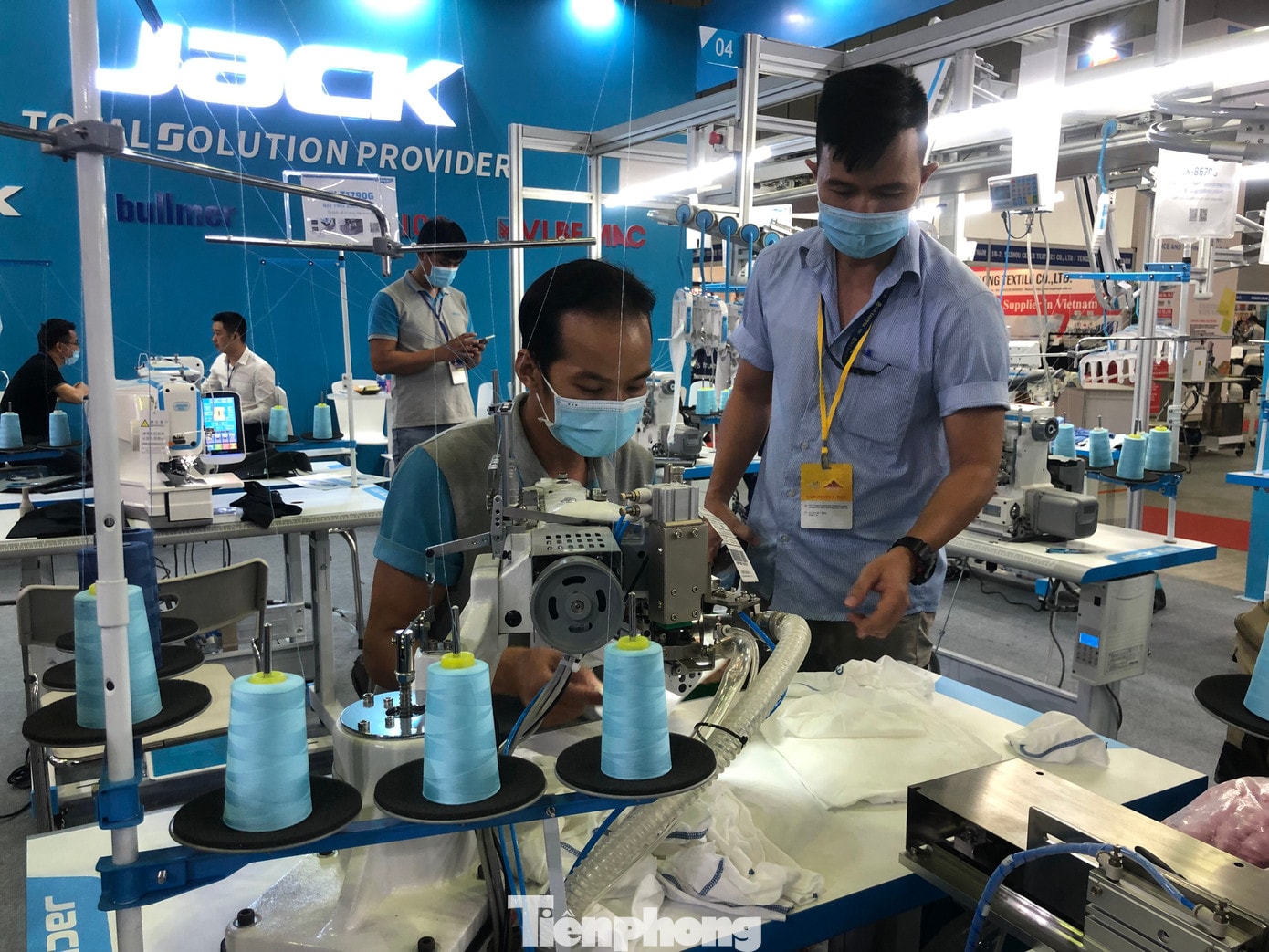 Doanh nghiệp dệt may, da giày cần tăng tỷ lệ nội địa hóa nguyên liệu và sản xuất xanh tp-c_img-8311.jpg